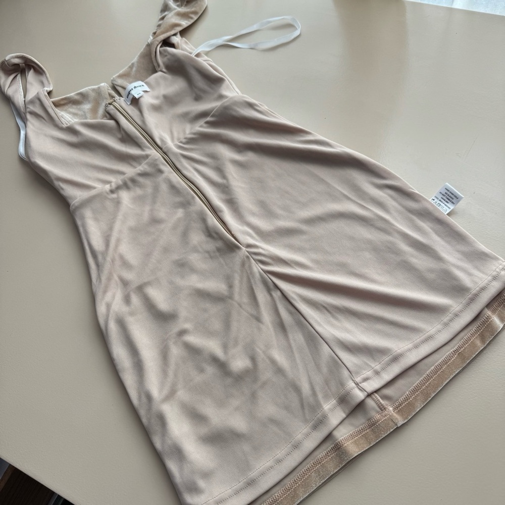 superdown Chiara Plunging Velvet Mini Bodycon Dress in Champagne Nude Size XS - Picture 13 of 13